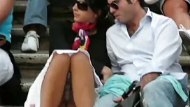 بلوند مقعد دارد و ای ...