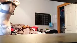 آنا و لوسی با مردی ع ...