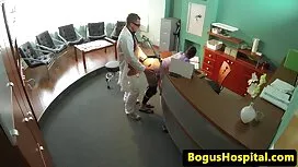 آلیس مارشال در لباس  ...